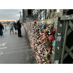 Hohenzollern Bridge
🇩🇪🔒