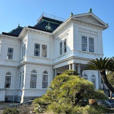 20250211
福岡　柳川　御花

入館料は1000円ですが資料館なども見れて満足
洋館の方は見るだけでうっとり
大広間100畳から見る松濤園もいつまでも見ていられます
庭の向こうはお堀があり、川下りの先頭さんの歌声も聞こえてました