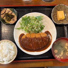 キッチン煌

京都市伏見区醍醐新町の定食屋さん
美味しかったです
醍醐寺からすぐのところにあります
店内に綺麗な紅葉の写真があるので
秋は来る人多いですかと聞くと
12月からオープンしたとのことでした笑
2025.2.22