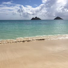 The most beautiful beach in the U.S.A.
The meaning of Lanikai is天国の海 in Japanese.