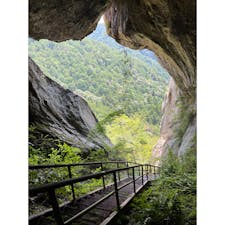 乳岩峡　

天気に恵まれ絶景が見れました！
登山より気軽に登れるところです。
少し急で足場が悪いところもありますので注意も必要です⚠️
途中綺麗な川もあり自然を楽しみながら登れるのでおすすめです＾＾


📍愛知県新城市川合乳岩