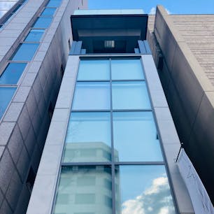 大阪
ICHION CONTENPORARY

コンクリート打ち放し建築の
現代アートギャラリー

安藤忠雄氏設計