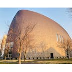 奈良
なら100年会館

奈良市制100周年を記念して
建てられた多目的ホール

磯崎新氏設計