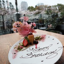 Artisan de la Truffe Paris / Tokyo

東京ミッドタウンにあるトリュフ専門店「Artisan de la Truffe（アルティザン ドゥ ラ トリュフ）」で、お花見ランチ。高品質なトリュフをたっぷり使った料理を手頃な価格でいただけます。特におすすめは、香り豊かなトリュフリゾット♪お祝い用の無料サービスプレートも素敵です！

#tokyo #tokyosightseeing #tokyorestaurant  #tokyomidtown #artisan_de_la_truffe_japan #bluemoon