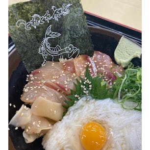 和歌山　白浜
とれとれ市場

海鮮丼いただきました。
美味しかったー。