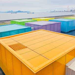 広島　下瀬美術館

世界で最も美しい美術館
水盤に浮かぶカラフルな可動展示室

坂茂氏設計