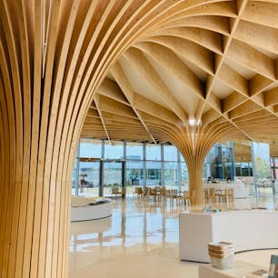 広島　下瀬美術館

内部の木造アーチ
椅子もかわいい