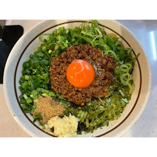 台湾まぜそば はなび 名駅ウィンクあいち店

初めての名古屋で何食べようかなぁ🤔と悩みここにしました。

1人だったのでニンニクも付けました🧄
こってり胃もたれするけど美味しい♡

#愛知#名古屋#愛知グルメ#名古屋グルメ