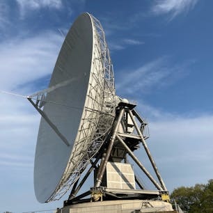 通称、さくら宇宙公園と呼ばれる夢のある名前の「高萩市衛星通信記念公園」

住宅街を抜けた先に広がる気持ちの良い公園で市民の憩いの場です。

巨大なパラボラアンテナが2基鎮座しています。


#高萩市衛星通信記念公園 
#さくら宇宙公園
#茨城県 #高萩市