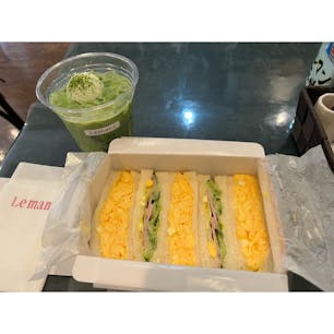 サンドウィッチ ルマン 花のみちセルカ店

モーニングをしにルマンさんへ🥪
ドリンクを頼んで店内のイートインスペースでいただきました😋

朝早かったのか注文待ちも1組しかおらず、スムーズに購入できました😊

宝塚で朝ごはんをお求めの際には是非🍚

#兵庫#宝塚#兵庫グルメ#宝塚グルメ