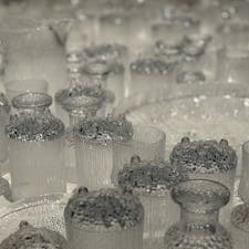 東京ステーションギャラリーで
タピオ・ヴィルカラ　世界の果て
が開催されています。

ガラスと合板の作品を堪能
影もまたすごく美しい。

東京ステーションギャラリーの売店では、東京駅のグッズも結構売ってます^_^
東京土産にいいかと！

タピオ・ヴィルカラ　世界の果て
2025年4月5日(土) - 6月15日(日)

休館日
月曜日（ただし5/5、6/9は開館）
開館時間
10:00 - 18:00
※金曜日は20:00まで開館
※入館は閉館30分前まで

東京ステーションギャラリー

#東京ステーションギャラリー
#イッタラ
#ギャラリー
#東京駅
#ガラス