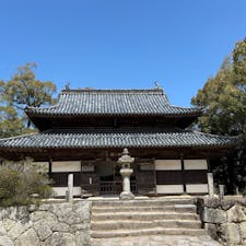 250406
福岡　観世音寺

天智天皇の母で、この地で没した斉明天皇のために建立した寺院です
日本最古と言われる梵鐘は、現在九州国立博物館に
あるようで見れませんでした　残念！

入場料は必要ですが宝蔵はおすすめです
5メートルほどの仏像たちに圧倒されます
アナウンスでひとつずつ説明があり
仏像に興味のない私でもわかりやすかったです
御朱印はこちらでいただけます