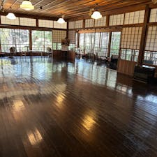 庭園を眺めながら抹茶をいただくことができます。