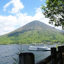 先にご紹介している旧大使館別荘が建つ中禅寺湖畔は、他にも遊覧船乗り場や展望台、おしゃれなカフェやレストラン、神社などが点在しています。

かつては外国人セレブで賑わったボートハウスなど無料で開放されているので、ぜひ覗いてみてください。


#栃木県 #日光 #中禅寺湖畔