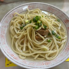 この辺りのお店はみんな11時からしかやっていなくて、午前中からやっているお店はココだけだったので行きました

麺の下に具が隠れているのが宮古スタイルだそうです
あっさりスープで美味しいお味でした