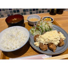 津田屋食堂

小倉にある食堂。お昼時には大繁盛していましたが、オペレーションが良く、さほど待たず提供されました。

食べログ100名店 2024に選出されているようで、1080円でこのクオリティは最高でした👍

#福岡#福岡グルメ