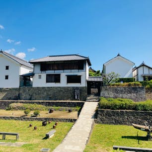 徳島
道の駅　藍ランドうだつ

藍染のお土産がたくさん
道の駅駐車場から
うだつの街へは歩いてすぐ