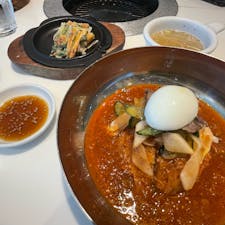 ピビン冷麺をはじめて食す。

盛岡冷麺よりも細い！