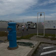 青い丸型郵便ポストが海の駅九十里にありました
日本で唯一の青いポストだそうです