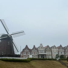 【風車の見える丘】　大岡市民活動センター
in埼玉県東松山市

オランダの風車が東松山に！！
ギリギリでゴデチアの花を見ることが出来ました🌹✨
咲き終わりらしく花摘みもできました✨
蕾が沢山ついているのできれいに切って花瓶に入れておくとちゃんと綺麗に咲くそう✨
楽しみ！！

2025.6.8🌹