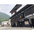信州木曽路のそば処【手打ちそば くるまや本店】（長野）
中山道の宿場町であった「福島宿」で、代官屋敷の御用達として、水車で製粉業を営んでいたのが「くるまや」の祖先。今では、自家製蕎麦の伝統を引き継いでいる老舗として超有名店です。歴史を感じながらお蕎麦を味わうことができます。