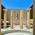 エジプトアレキサンドリア
グレコローマン博物館（1895年建設）

クレオパトラやアントニウス、オクタヴィアヌスなどの像があり、一枚目の写真の像は、海底から引き上げられたものです。