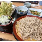 猪苗代にあるお蕎麦屋さん。盛りが良くて提供されるのが早くて、店員のおばさん達がとても感じの良いお店です。なぜか店内に神社もあります。