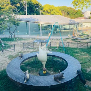 香川　屋島
やしまーる
高松市屋島山上交流拠点施設

瀬戸内国際芸術祭2025
動物たちがくつろいでました