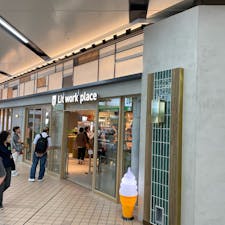 盛岡駅南口にオープンした Lit work place.

軽食はベーグルが売りでした。
トッピングでサンドすることができ、白金豚がおいしかった。

ビールも朝から飲め、宴会もできるとのこと。改札すぐなのでよさそうです。