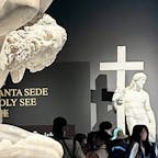 大阪関西万博
イタリア館
向こう側の彫刻がミケランジェロの「復活のキリスト」です。、