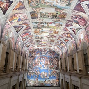 徳島大塚国際美術館
世界各国の名画が1000余点ほど展示されている銅板名画美術館です。
ヴァティカンのシスティーナ礼拝堂の絵画を再現したシスティーナホールやモネの睡蓮、最後の晩餐の修復前と後を向かい合わせに展示されていたりと見所が沢山あり感動しました。