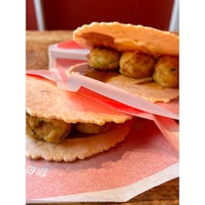 たこ焼き道楽 わなか 道頓堀店

何度か訪れた事があるのですが、今回は初たこせん🐙𓈒 𓂂𓏸

食べ方が下手くそすぎて、気がついたらたこ焼きがお煎餅から落下‪🍘‬

上手な食べ方が知りたいと思ったのでした👏

#大阪#大阪グルメ#大阪たこ焼き