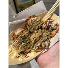 踊りだこ 道頓堀店

イイダコを丸ごと使ったたこ焼き🐙
こちらは初訪問。

4個入りがあるため、1人でも頼みやすいサイズです。

#大阪#大阪グルメ#大阪たこ焼き