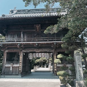 徳島霊山寺
四国霊場第一番札所
鳴門駅から汽車を乗り継いで行ってみました。