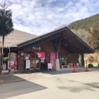 とがやま温泉「天女の湯」
（兵庫県養父市八鹿町）

「道の駅ようか 但馬蔵」のすぐ裏にある温泉です。
炭酸水素イオン（重曹）が豊富で、ほかにも食塩、マグネシウムもいっぱい含んでいて「美人の湯」と言われているほか、医療福祉の専門家が設計したデザインの施設。
休憩スペースはゆったりできますし、養父市の地元の美味しいものなどのお土産売り場もあります。