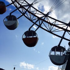 湖の上のさらに丘の上。けっこうな高度でびっくりの観覧車

#相模湖プレジャーランド