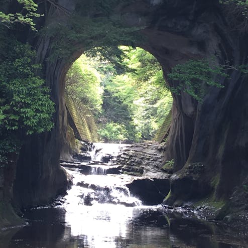 亀岩の洞窟（濃溝の滝）