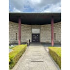 葛飾応為の肉筆画「夜桜美人図」が展示されていると知りメナード美術館へ

ピカソ、ミロ、ルノワール、マティス、ルソーの油絵、舟越桂の彫刻、田渕俊夫の日本画、その他にも工芸、書画、陶芸など文字と美術をテーマに多様な作品が展示されていて見応えがありました。

館内撮影禁止🚫アートに向き合い静かな時間を過ごせる素敵な場所です

#愛知県
#小牧