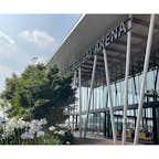 神栖中央公園内にある「かみす防災アリーナ」✨

平常時は市民の憩いの場として親しまれていますが、災害時には約1万人収容可能な大規模避難施設として機能します！

館内にはプールやトレーニング室、音楽ホールがある他、デザートやランチ、軽食が食べられるカフェもあります♪

アリーナの目の前には大型複合遊具や噴水広場もあり、家族のお出かけ先にもおすすめです🤗