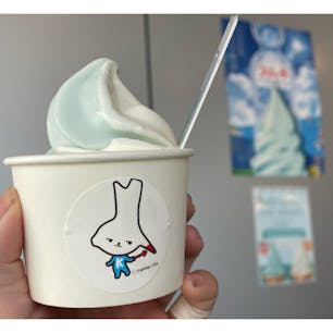 茨城県神栖市のかみす防災アリーナ内にあるカフェ、「Coco•Cafe（ココ・カフェ）」✨

軽食やランチメニュー、デザートやドリンクが種類豊富にあって休憩にピッタリ♪

カフェのすぐ目の前には噴水広場や大型複合アスレチックもあり、子供も大喜びのスポットです🤗