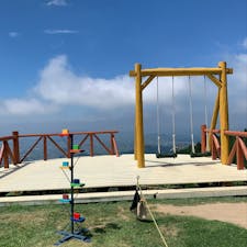 ロープウェイに久しぶりに乗ったけど、床がシースルー😳は初めて！足元ゾワゾワしたけど、山頂のかわいいブランコやベンチからの景色は最高でした