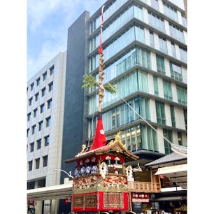 【祇園祭先祭　山鉾巡行　長刀鉾】
山鉾巡行を待つ長刀鉾