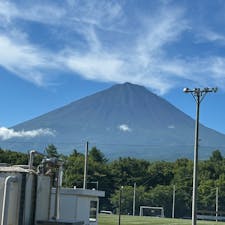 今日は大好きな富士山が見える道の駅鳴沢へいきました。
そして大石公園のモモパフェを食べてきました