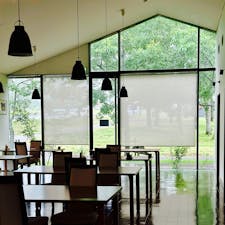 大分県
九重町
オーベルジュコスモス
こちらは温泉もあり、メタケイ酸がとても豊富に含まれることから美肌の湯とも呼ばれ、赤褐色の濁り湯です。露天風呂では、ひぐらしの鳴き声を聞きながらほっこりとお湯につかることができます。