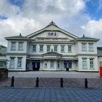 小坂町の鉱山事務所近くにある芝居小屋で、現存する中では日本で一番古い劇場だそうです。年に一回、歌舞伎の公演もあるそうでここで観たら雰囲気あるだろうなぁ。