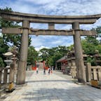 大阪市の住吉大社へ。府内有数のパワースポットで、新年には初詣の参拝者で賑わいます。

太鼓橋を渡って社殿に向かうと、緑が美しく、気持ちが良いです。

創建の年月日に卯が関係しているため、境内には「なでうさぎ」やうさぎの置物が鎮座しています。