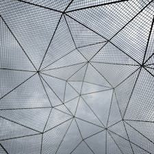 中が透けて見えるので人が少ない時間が良いかも。
動画の方が立体感が感じられて良いと思います。