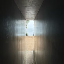 家プロジェクト　護王神社
地下の石室は結構狭いです。
個人的に石室自体より帰り道のこの景色が好きです。