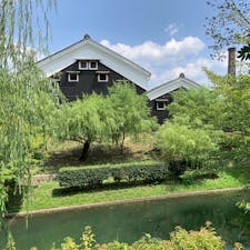 酒蔵が立ち並ぶ京都　伏見の風景。濠川沿いから見る酒蔵が、とても美しいです。