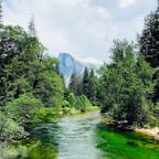 岩も滝も大迫力